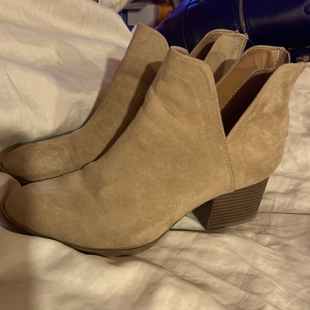 SO booties size 8